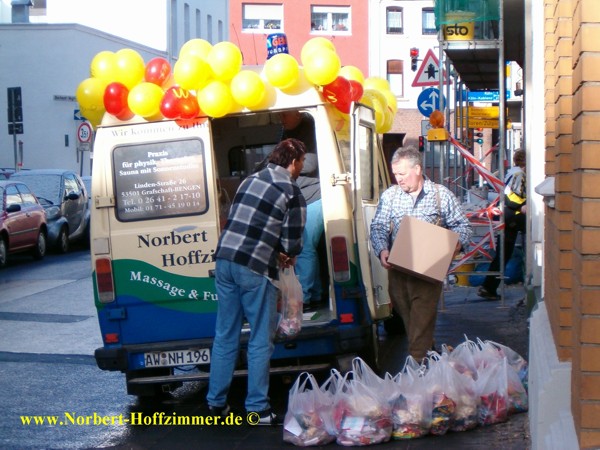 Massage-Mobil mit Wurfmaterial